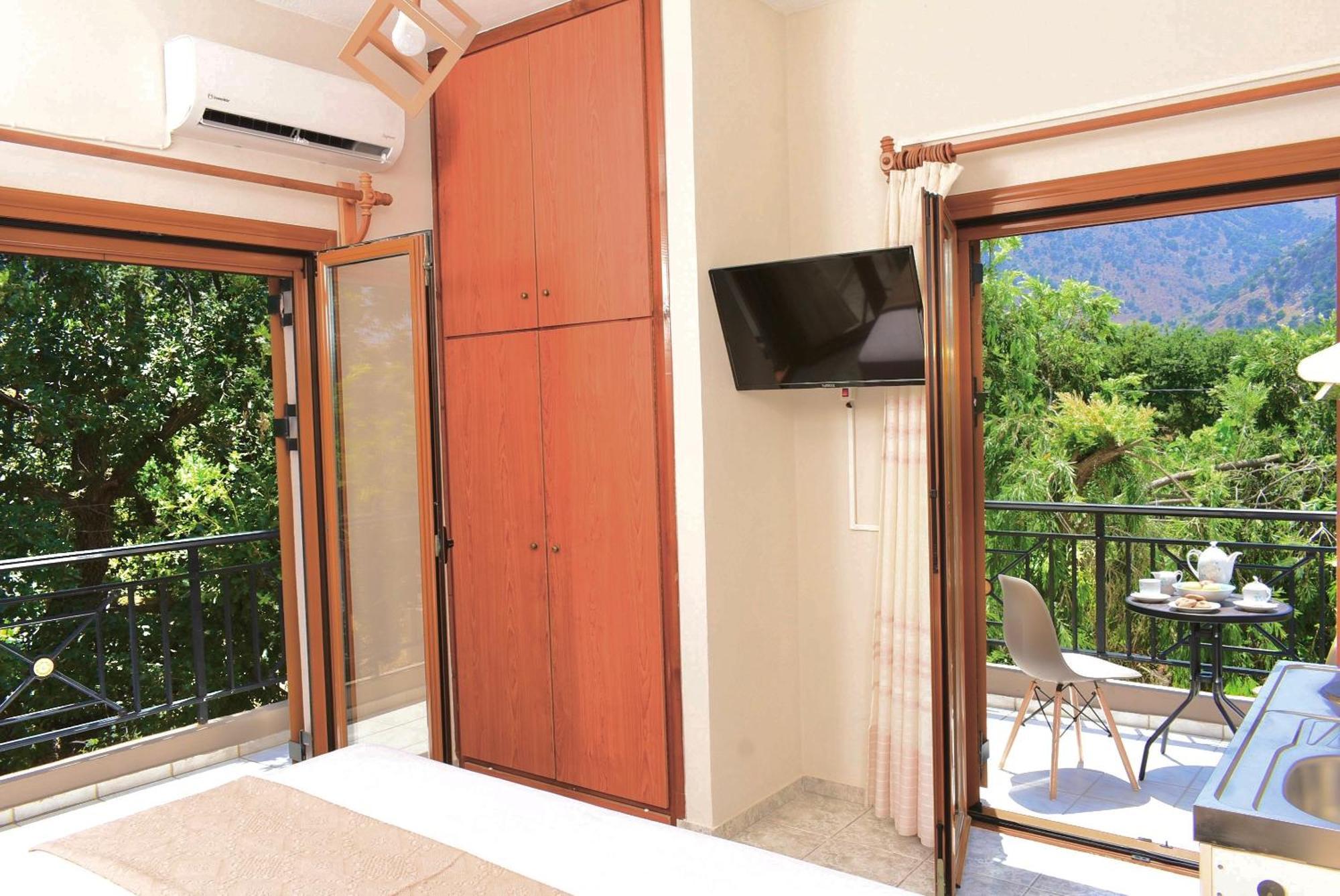 Artemida Pansion Country house *